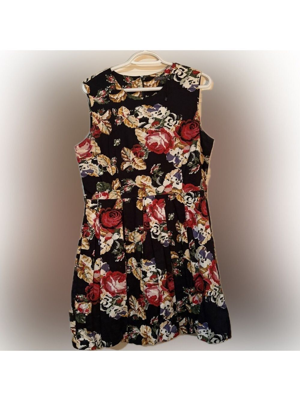 Suzy Shier Floral Pleated Dress – Size L – Sleeveless A Line